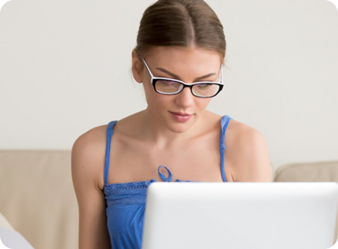 HR professional managing effortless payday processing using PayrollOnline+ software